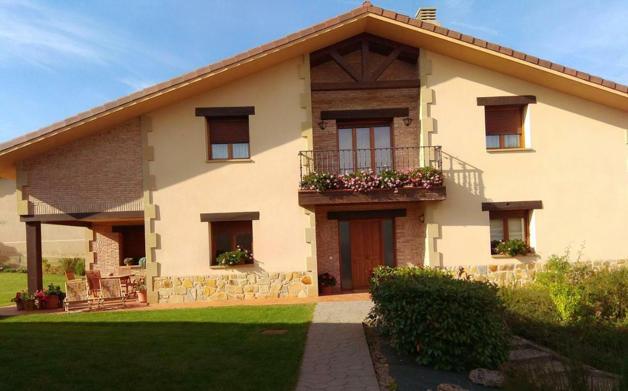 El Chalet Del Golf Urturi Exterior photo